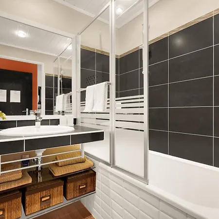 Apartment Le Jardin Des Muses - T3 Climatise Avec Terrasse, Piscine Et Parking *