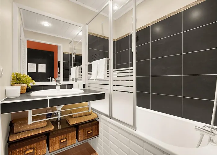 Apartment Le Jardin Des Muses - T3 Climatise Avec Terrasse, Piscine Et Parking *