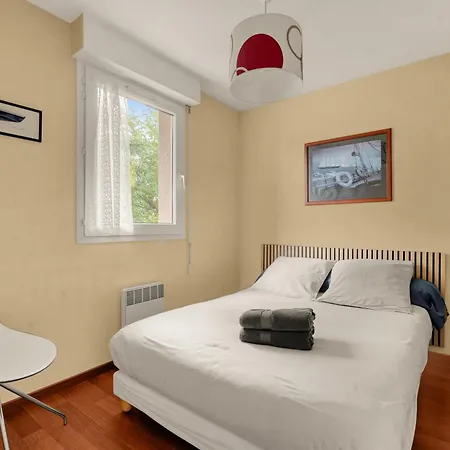 Le Jardin Des Muses - T3 Climatise Avec Terrasse, Piscine Et Parking Appartement *